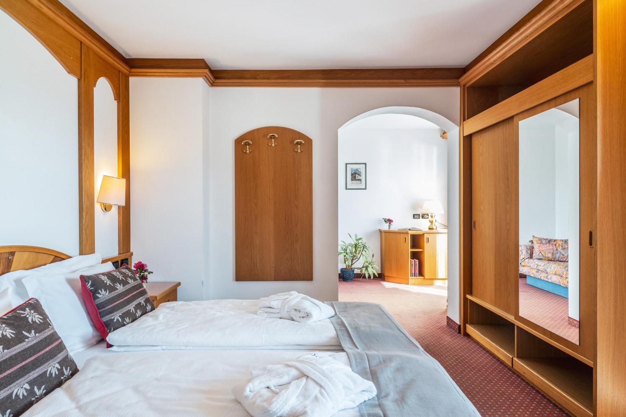 Hotel Meida Pozza di Fassa Bagian luar foto