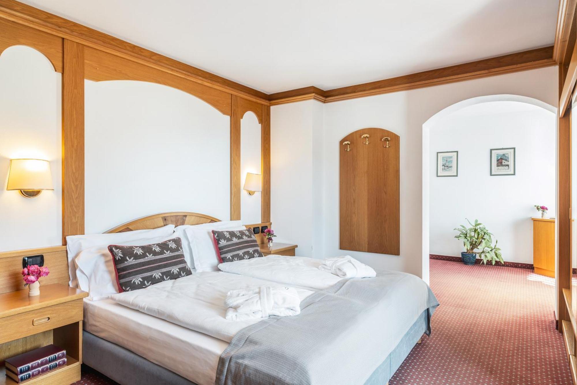Hotel Meida Pozza di Fassa Bagian luar foto