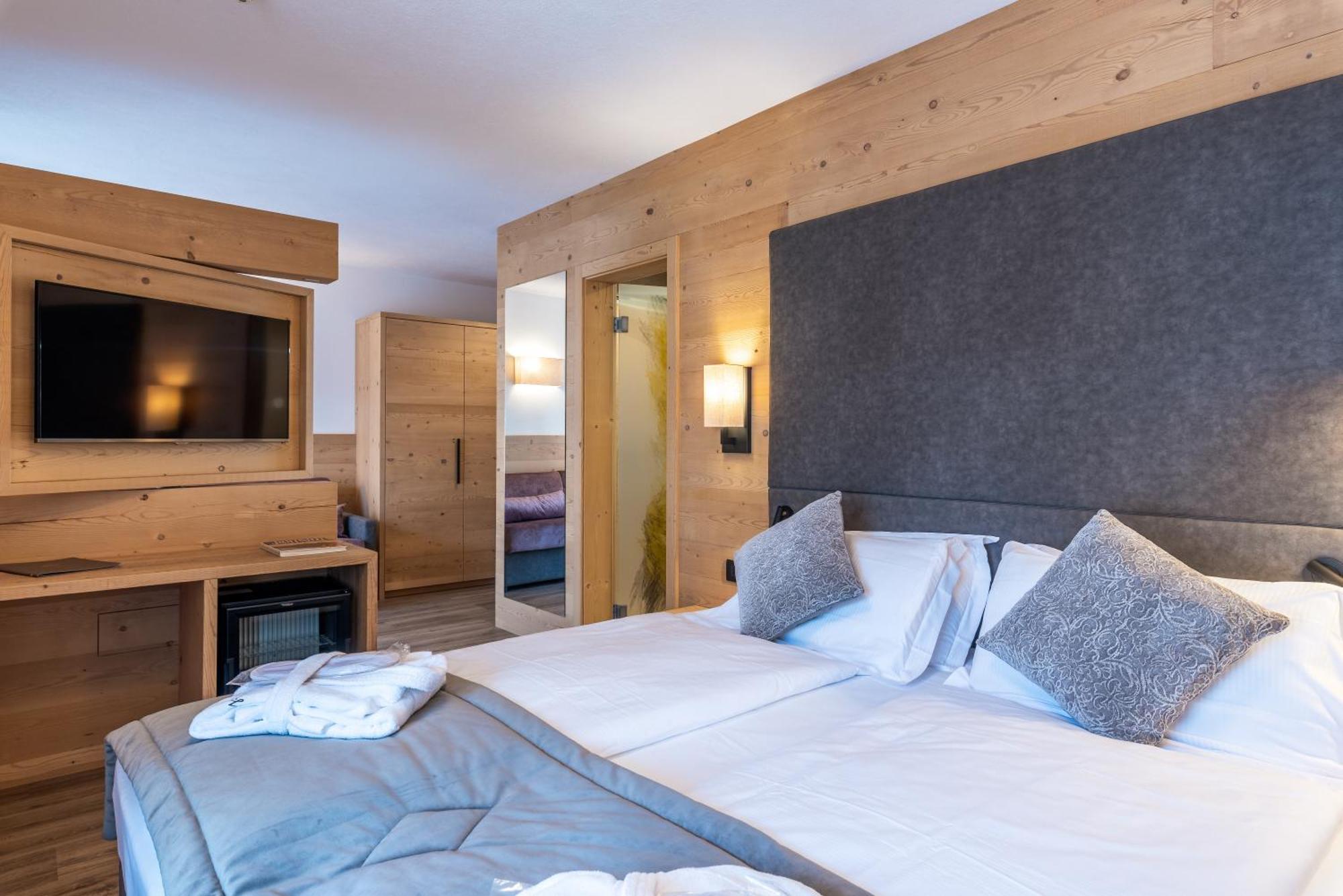Hotel Meida Pozza di Fassa Bagian luar foto