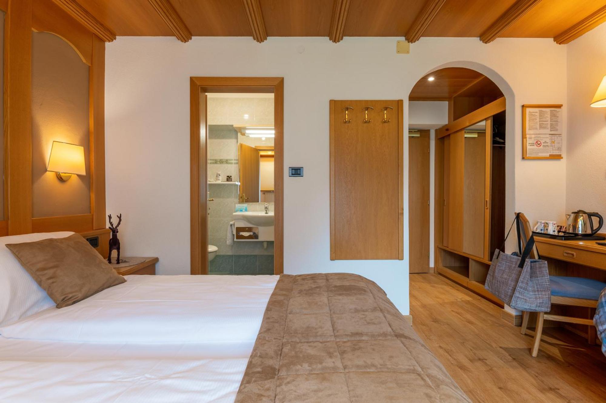 Hotel Meida Pozza di Fassa Bagian luar foto